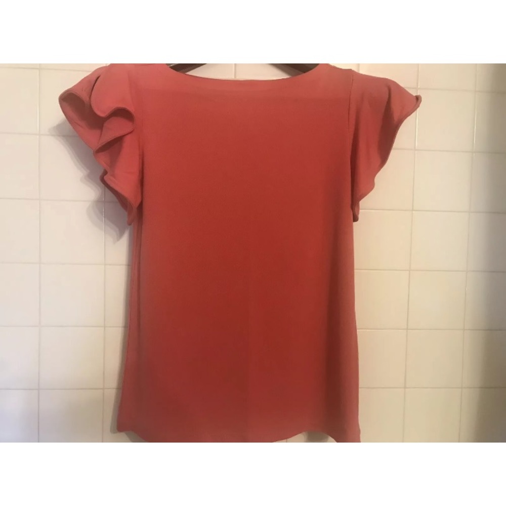 The limited blouse with ruffles short sleeves top